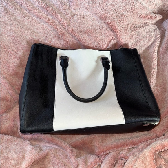 Michael Kors Sutton Center Stripe satchel in black and white saffiano leather - Picture 2 of 7